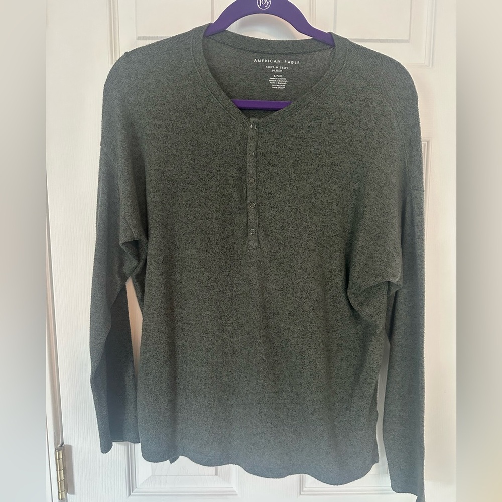 ❤️American Eagle Women’s Olive Green Soft & Sexy Plush Henley Size S